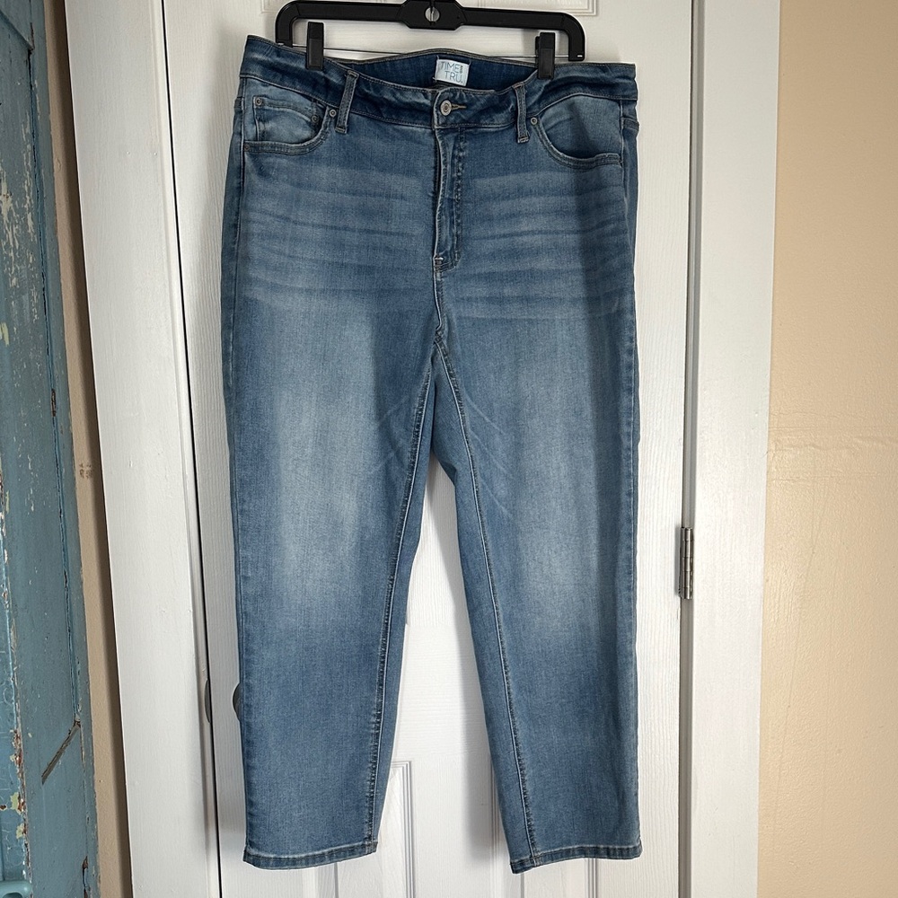 Time and Tru Classic Blue Jeans straight leg 18 short